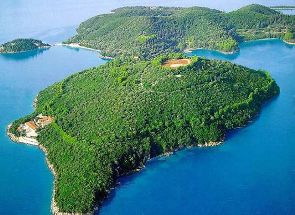 Giorgio_Armani_Greek_Island